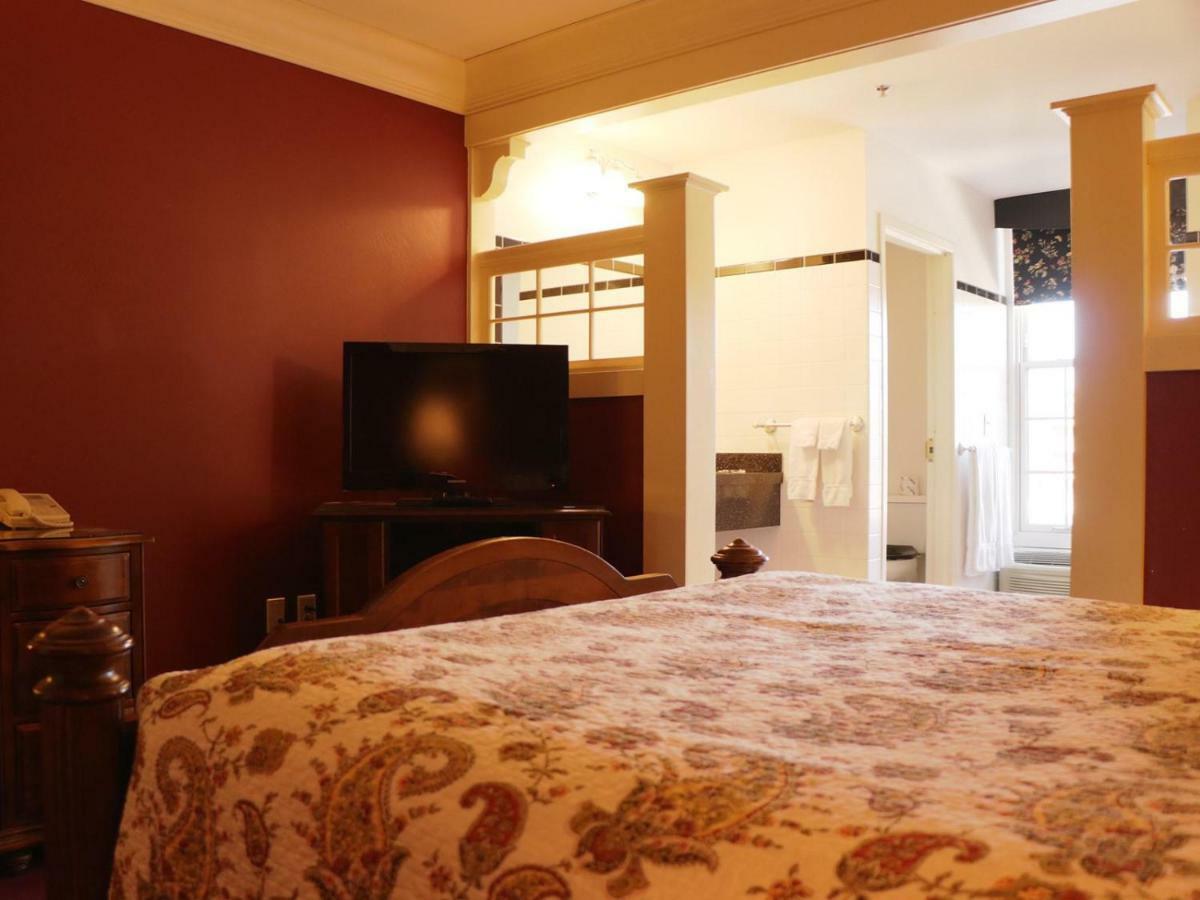 Saint Brendan'S Inn Грин Бэй Номер фото
